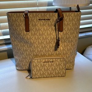 Michael Kors tote and matching wallet - vanilla